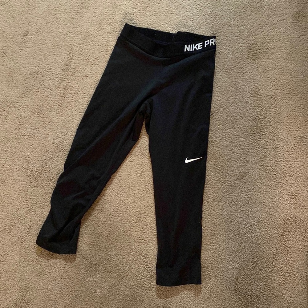 Nike Pro capri fit leggings, SIZE SMALL